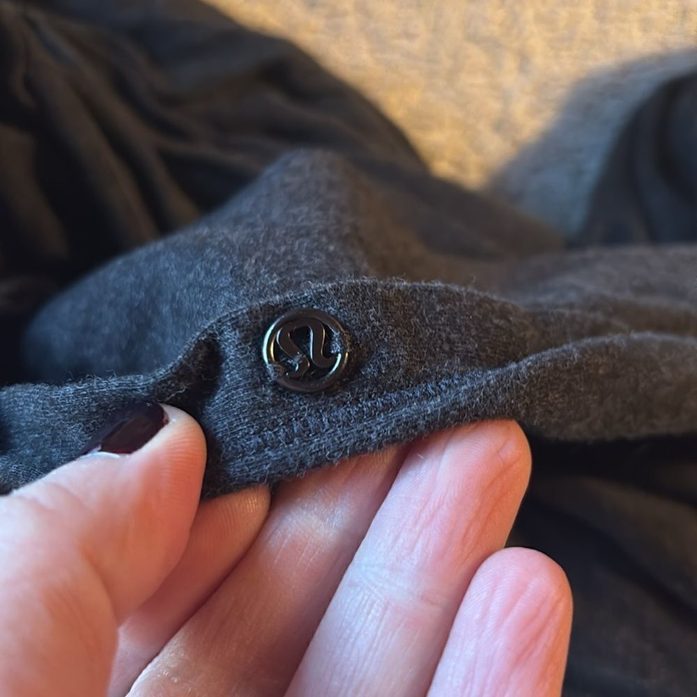 Lululemon Be Inspiring Infinity Scarf - Picture 2 of 9